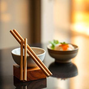 Baguettes en bambou de haute qualité écologiques réutilisables et légères idéales pour les boulettes de nouilles à sushi et les repas de tous les jours - Product Image 1
