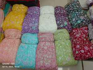 Tela de red de lentejuelas de arcoíris de diseñador Ideal para vestidos de novia Material de calidad premium disponible al por mayor - Product Image 2