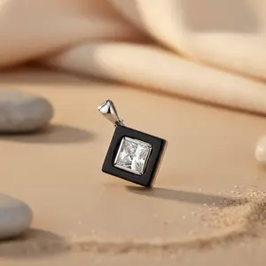 Colgante Cuadrado de Oro Rosa con Ónix y Circonita Cúbica para Mujer - Product Image 1