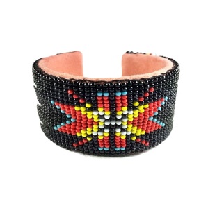 สร้อยข้อมือลูกปัดปักลายทำด้วยมือมีสไตล์สำหรับผู้หญิงกำไลข้อมือลูกปัดปักลายหรูหราพร้อมโลโก้ออกแบบได้ตามต้องการ - Product Image 4