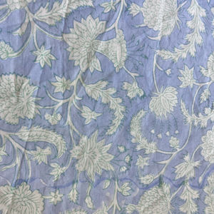 ผ้าฝ้ายพิมพ์ลายด้วยมือสีฟ้าอ่อน ลายดอกไม้และเถาวัลย์ ดีไซน์แบบดั้งเดิม - Product Image 1