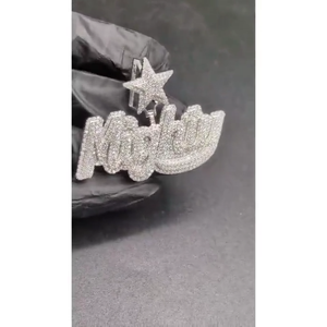 Pendentif Charm Personnalisé Lettre Scintillante en Argent Sterling 925 Plaqué Rhodium avec Diamant Moissanite VVS pour Unisexe - Product Image 5