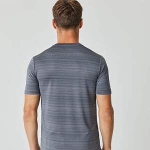 Camiseta de entrenamiento Premium para hombre: ligera, que absorbe la humedad e ideal para entrenamiento físico, ejercicio y ropa deportiva - Product Image 4