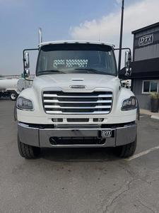 Super Oferta: Camión Usado Freightliner M2 2022 con Eje Tándem, Plataforma Plana de 24 pies, 360HP, Transmisión Automática Allison RDS de 6 Velocidades, Listo para Enviar - Product Image 3