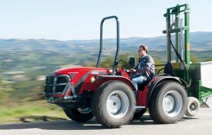 Tractor Antonio Carraro 4WD ROPS de 89 CV: TRX 9900 - ¡Versátil y Reversible! - Product Image 3
