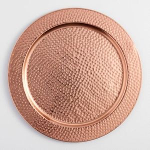 Placa de cargador redonda de bronce martillado rústico para Decoración de mesa de estilo de granja en reuniones de cena de vacaciones familiares - Product Image 1