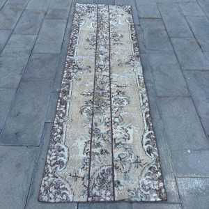 Tapis turc vintage 2,5x8,6 pieds, tapis de couloir brun en laine orientale - Product Image 1