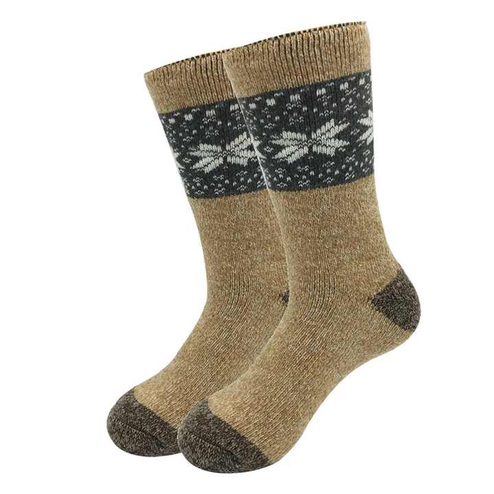 Wholesale Men's Soft Breathable Combed Cotton Socks 98% Cotton Free Size Autumn Knitted Logo Black Brown Business Style Youth