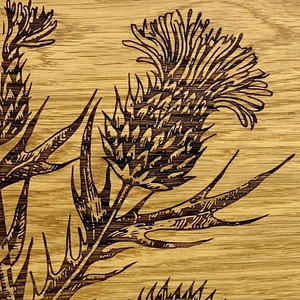 Tabla de Cortar de Madera Premium con Grabado Floral, Ideal para Preparación de Alimentos, Decoración de Cocina, Charcutería y Presentación de Postres - Product Image 4