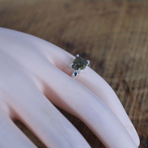 Anillo de apatita verde áspero Plata de Ley 925 Joyería de piedras preciosas naturales hechas a mano - Product Image 4