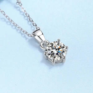จี้เพชรโมอิสซาไนต์ Eternal Spark 1-2 กะรัต เงินแท้ คอลเลคชั่นสร้อยคอสุดหรู - Product Image 3