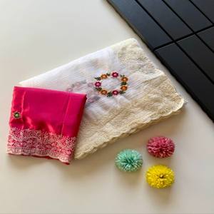 Sari de Chifón Georgette Puro Premium VASTRA COTTAGE con Bordado Floral y Blusa Bordada con Borde Festoneado y Multicolores - Product Image 3