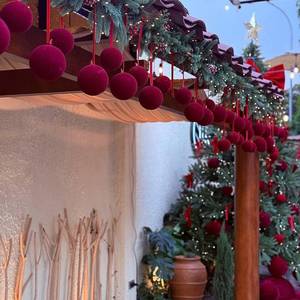 Guirnalda de Bolas de Terciopelo de Color Rojo, Material de Felpa Suave, Decoración Navideña para Interiores, Adorno Festivo con Núcleo de Espuma en Venta - Product Image 5