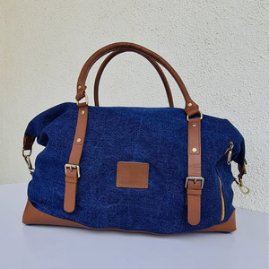 กระเป๋าเดินทางทรงดัฟเฟิลสำหรับทุกเพศพร้อมที่จับหนังผ้ายีนส์ที่ไม่ซ้ำใครและซิปปิดสะดวกสำหรับการผจญภัย - Product Image 1