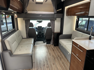 Camping-car RC Motorhomes RC9M Twin Slide Out, luxe léger, imperméable, 4x4, pour 4 à 6 personnes, véhicule tout-terrain - Product Image 6