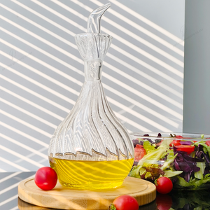Dispensador de Aceite de 800ml, Soplado a Mano, de un Solo Orificio, de Vidrio de Borosilicato de Alta Calidad, Moderno, Seguro para Alimentos, Fácil de Verter y Limpiar - Product Image 1