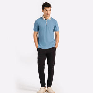 เสื้อยืดคอโปโลทรงเข้ารูปปกติสีฟ้าของผู้ชายผ้าฝ้ายสีตัดกันมีปกพับลงและปิดด้วยซิป - Product Image 2