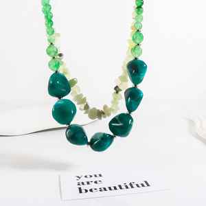 Collar Geométrico Contemporáneo de Plástico para Mujer con Detalles de Vidrio Orgánico y Estilo Clásico - Product Image 3