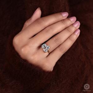 แหวนทอง14K Toi et Moi พร้อมด้วยวงรีตัดเป็นรูปวงรีมีเพชรใสดีไซน์หินสามชิ้นสวยงามสำหรับผู้หญิง - Product Image 3