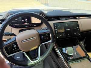Land Rover Range Rover Sport SE d'occasion propre, modèle 2024 - Product Image 4