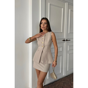 Vestido Casual Beige Clásico - Conjunto de Falda Corta con Botones Dorados y Chaleco Cómodo - Product Image 3
