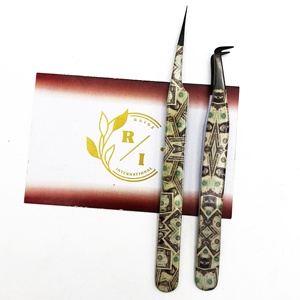 Pinces à épiler écologiques en acier inoxydable testées à la main, forte adhérence, pointe noire plasma durable pour les extensions de cils - Product Image 1