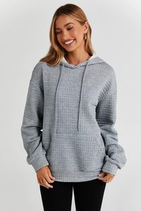 Sudadera con capucha gris para mujer, informal, de manga larga, con cordón, estilo gofrado, holgada, con bolsillo y bordado 3D GK frontal. - Product Image 4