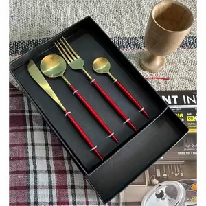 Ensemble de couverts en finition dorée Ensemble de couverts décoratifs de luxe pour la salle à manger Ensemble de couverts de luxe faits à la main avec boîte cadeau Couverts en métal - Product Image 4