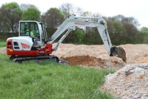 Excavatrice sur chenilles TAKEUCHI TB370 d'origine en gros avec moteur Yanmar, vérin hydraulique Eaton, moteur et pompe PLC - Haute efficacité - Product Image 6