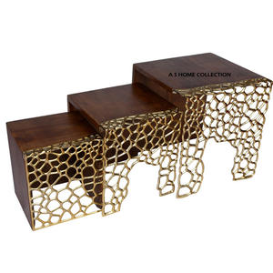 Mesa Auxiliar de Diseño Metálico para Decoración del Hogar, Color Dorado, Hecha a Mano, Diseño Redondo, Tapa de Mármol Blanco, Suministros de Fábrica - Product Image 3