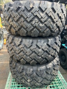 Nouveau pneu industriel solide avec motif de bande de roulement hexagonale pour équipement de manutention - Product Image 6