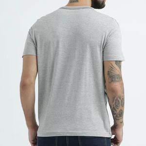 Camiseta Personalizada para Hombre, Ligera, 200 g/m², 100% Algodón, Corte Regular, Hombros Caídos, Impresión de Logotipo Frontal en Serigrafía - Product Image 5