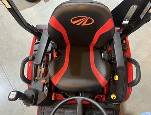 Tracteur agricole Mahindra d'occasion 70 CV 4x4 à transmission par engrenages avec pompe moteur et boîte de vitesses, prêt pour l'expédition - Product Image 6