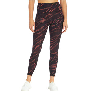 Leggings pour femmes sur mesure de style nouveau - Design simple, couleur unie, taille haute, en spandex/polyester, fabriqué au Pakistan - Product Image 6