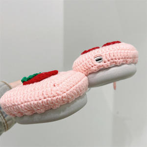 Housse de protection en coton crocheté rouge cerise pour fraises, personnalisable en gros - Product Image 4
