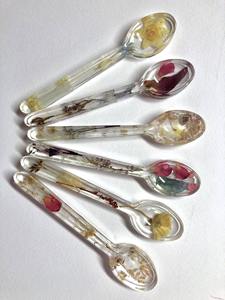 Cucharas de resina modernas para cocina, hechas de resina epoxi de grado alimenticio, con superficie lisa y pulida. - Product Image 3