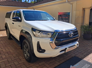 Auto Usado de Calidad a Precio Accesible, Toyota Hilux 2024 2.4 GD-6, Carrocería Elevada, Cabina Extendida, Volante a la Derecha - Product Image 3