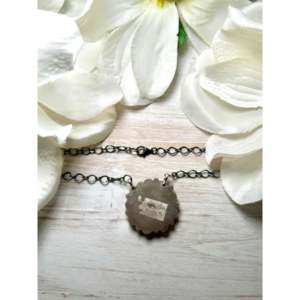 Collier en argent sterling plaqué or, fait main Navajo, motif coquille d'huître épineuse, style bohème, avec crochet fleur et motif chrétien, idéal comme cadeau, avec cordon - Product Image 2