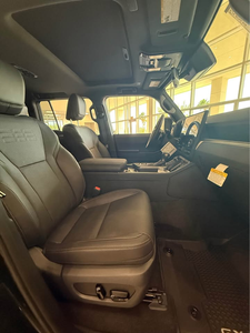 Modèle 2024 2025 SUV de luxe tout-terrain équipé d'un puissant moteur à essence, d'un système 4x4 et de fonctionnalités de confort avancées - Product Image 2