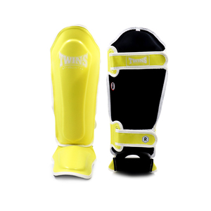Espinilleras Dobles de Alta Calidad Hechas de Cuero Genuino con Diseño Personalizado, Logotipo a Color y Cierre de Velcro para Muay Thai - Product Image 5