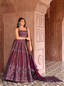 Lehenga ผ้าไหม kanjivaram คลาสสิกที่มีการตกแต่ง zari - Product Image 3