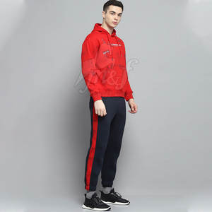 Conjunto de chándal para hombre inspirado en la ropa de calle con Sudadera con capucha y Pantalones suaves Conjunto deportivo de dos piezas para hombres - Product Image 2