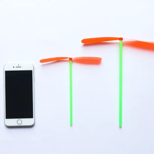 Venta al por mayor de juguetes de libélula de bambú volador, hélice, nuevo juguete de mano para niños, fabricante de Vietnam - Product Image 3