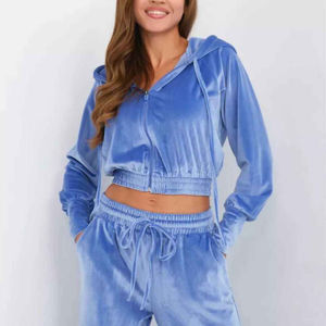 Ensemble de survêtement pour femmes en velours, design en velours, survêtement deux pièces, survêtement en velours respirant pour femmes, survêtements de haute qualité - Product Image 4