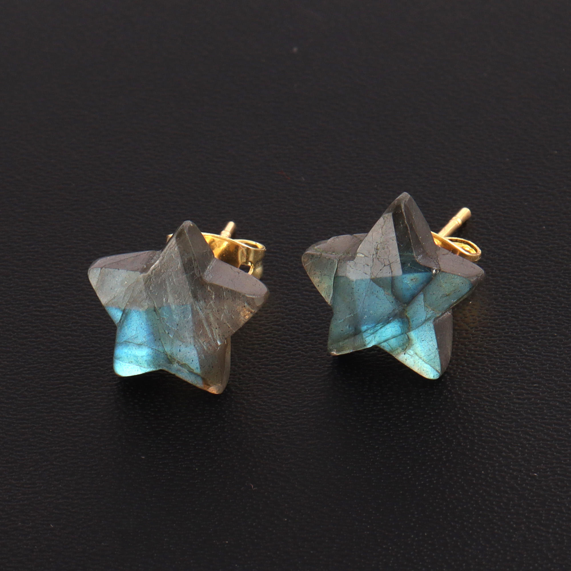 แลบราโดไรต์ไฟหลากหลาย