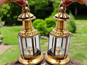 Petite lanterne de style vintage, idéale pour offrir en cadeau, pour les fêtes de pendaison de crémaillère, les hôtels, les restaurants et l'utilisation quotidienne en cuisine, en provenance d'Inde - Product Image 5