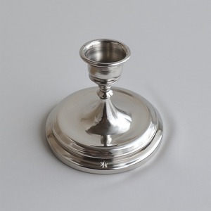 Portavelas navideño de aluminio real diseñado con superficie pulida que ofrece un estilo festivo Premium para una decoración elegante - Product Image 4