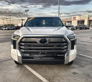 Toyota Tundra Limited CrewMax Cab LB 4WD 2024 D'OCCASION PROPRE - Product Image 1