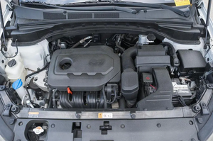 SUV SantaFE Sport 2.4L d'occasion de 2017, sièges en cuir, transmission automatique, phares LED, pneus R18, moteur à essence - Product Image 4