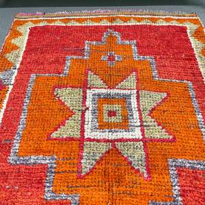 Alfombra de 2.7x9.4 pies, Alfombra Vintage, Alfombra con Estampado Animal Rojo - Product Image 3